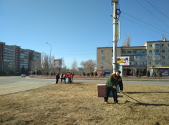 В Камышине бригады МБУ «Благоустройство» приводят в порядок центральные улицы