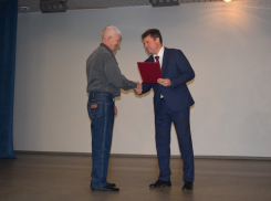 Глава города наградил лучших  камышан  работающих в транспортной отрасли