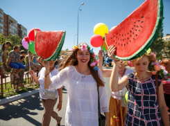 Администрация Камышина предлагает выдвинуть известных горожан для вручения им памятного знака и 5 тысяч рублей в День города