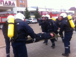 Пожарные Камышина потренировались на спасении людей из гостиницы «Опава» в случае ЧП