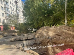 В Камышине жителей напрягают опасные котлованы посреди густонаселенного жилого микрорайона