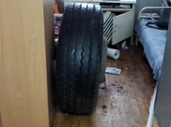 Камышане стали очевидцами опасного «трюка» с отлетевшим колесом грузовика на московской трассе