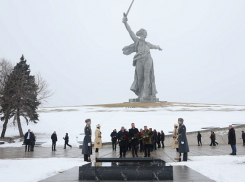 81-я годовщина Сталинградской Победы: память защитников Отечества почтили на Мамаевом кургане