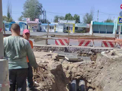 В Камышине подрядчики энергетиков начали «сворачиваться» на улице Текстильной, где все лето шел ремонт участка теплотрассы