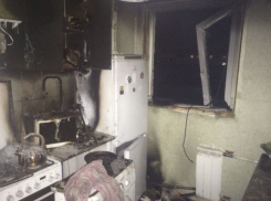 В Волжском хозяйку квартиры после взрыва газа вынесли два бесстрашных парня