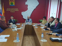 Глава Камышинского района Алексей Самсонов лично контролирует помощь детям из тех сельских семей, где отцы отдают долг Родине в СВО