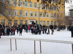 Новая массовая эвакуация в 17-ти школах, - «Блокнот Волгограда»