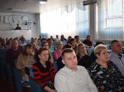 Кто из камышинских коммунальщиков получил благодарность главы города за ликвидацию «фонтанирующей» аварии на улице Некрасова 7-8 марта