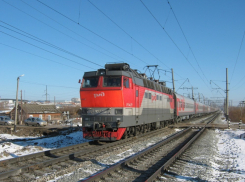 Пока пассажирский поезд шел из Кисловодска до Петрова Вала в Камышинском районе, состав «наткнулся» на подозрительный предмет