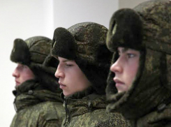 Военнослужащим Волгоградского гарнизона приказано налегать на лук и чеснок