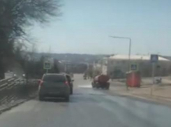 В Камышине на улицах появились машины, обеззараживающие асфальтовое полотно