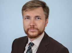 По случаю Дня отца грамоту Волгоградской облдумы вручили депутату Камышинской городской думы Артему Орлову как многодетному творческому папе-интеллектуалу