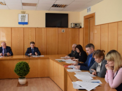 Камышане не понимают, как чиновники могут сами себя проверить на коррумпированность