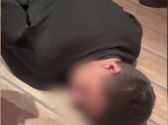 Лицом в пол уложили силовики пособников телефонных мошенников, - «Блокнот Волгограда» (ВИДЕО)