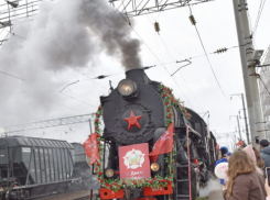 Сегодня, 10 мая,  в Петровом Вале Камышинского района сделал остановку ретропоезд «Воинский эшелон»