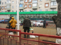 В Волгоградской области вводят десятикратные штрафы для «копателей» дорог и тротуаров, а также торговцев на стихийных рынках