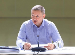Андрей Бочаров на совещании рассказал о «взлетке» для малой авиации и других объектах