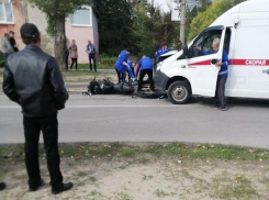Полиция сообщает, что мотоциклист, попавший в ДТП в Камышине, на момент аварии был жив, но в больнице скончался
