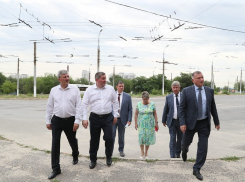 Андрей Бочаров заставил чиновников пешком отмерять километры, чтобы прочувствовать проблемы «ногами и другими частями» 