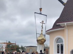 В Камышине водрузили купол на новый храм святого покровителя города Димитрия Солунского