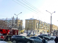 В Камышине в пятиэтажке на улице Некрасова загорелась комната