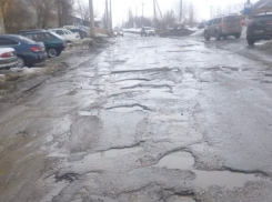 «Аж страшно!» - камышане в ужасе, как им доездить до потепления по «разбомбленным»" городским дорогам