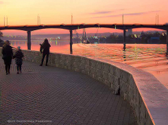 Первый заместитель  губернатора Александр Дорждеев приехал в Камышин оценить обновленную набережную, но как он ее оценил, неизвестно