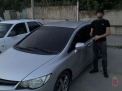 Полицейские в Камышине задержали подозреваемых в краже денежных средств с банковского счёта, на которые злоумышленники успели купить авто