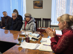 Глава Камышинского района Елена Береговая встретилась с пострадавшими от взрыва бытового газа в доме