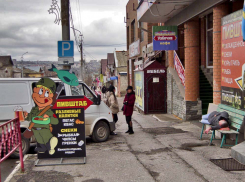 Может, хватит того, что в Камышине реклама везде «висит», зачем ее еще «ставить»? - камышанка