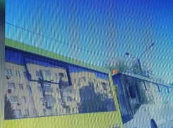 Камышане показали в соцсетях колонну пустых автобусов у КПП мотострелкового полка с вопросом, для кого они поданы (ВИДЕО)