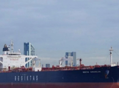 Украина ударила по турецкому танкеру в Черном море: судно шло с российской нефтью