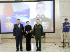 В Волгограде передали ордена Мужества женам двух героев-камышан