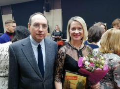 По какому случаю камышинский логопед детсада №6 Елена Пономарева «выбрала в партнеры» по фотоснимку председателя комитета Госдумы 