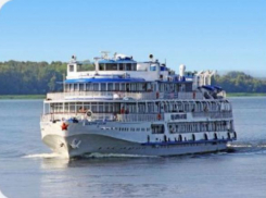 Туристов зазывают в речные круизы, но камышанам для такого путешествия надо ехать на посадку в Волгоград или Саратов