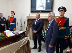 «Из-за другого офицера-десантника»: в Волгограде похоронили кандидата в облдуму Вадима Чистякова, - портал V1.RU