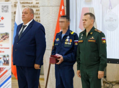 Сержант Александр Коросташивец, контрактник 33-го Камышинского мотострелкового полка, командир танка награжден медалью «За отвагу»