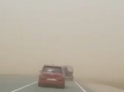 Московскую трассу в Волгоградской области взяла в плен пыльная буря (ВИДЕО)