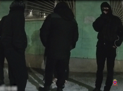 Фигуранты «ловили» потенциальных жертв на фотоснимки девушек, а после вместо красавиц являлись на «свидание» в масках и с битами