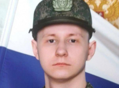 В соседнем с Камышинским - Дубовском районе похоронили солдата-срочника, сгоревшего в блиндаже в Курской области на границе с Украиной