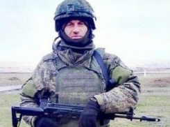 Погибшего в СВО командира минометного взвода, выпускника Камышинского военного училища Александра Чернова проводили в последний путь