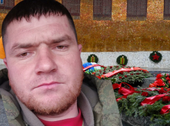 Сегодня, 28 апреля, в Волгоградской области прощаются с 32-летним сержантом, погибшим на Украине