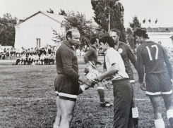 Герой сериала «В созвездии Стрельца», выходящего сегодня на Первом, гениальный советский нападающий Эдуард Стрельцов бывал в Камышине