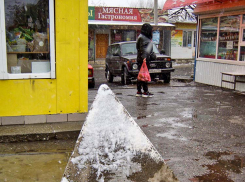 Кто-нибудь понимает, какую роль в Камышине выполняет этот «валун», о который мы бьем ноги? - камышанка