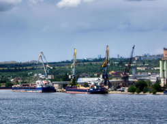 В Камышине под погрузку к местному элеватору поданы новые сухогрузы класса «река -море»