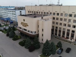 Директор спортшколы устроил свою жену сразу на четыре должности в Волгоградской области