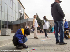 В Камышине сегодня, 25 апреля, в первый день всероссийской акции «Георгиевская ленточка - 2023», горожанам раздадут ленточки у ДК «Текстильщик»