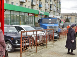 В Камышине стихийный рынок на улице Ленина власти решили «отодвинуть» от тротуара и сделать односторонним?