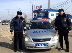 Полицейские спасли внезапно потерявшего сознание, бездыханного ребенка