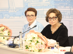 Андрей Бочаров встретился с матерями и женами бойцов, участницами СВО